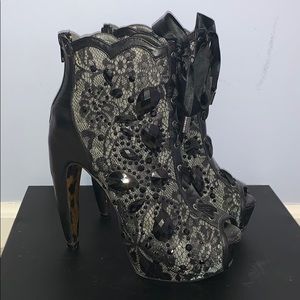 Bettie Page Curved Lace Gem Heel